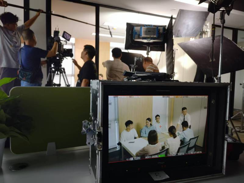 松溪县TVC拍摄公司：科技产品视觉化大师，诠释未来感与功能美学